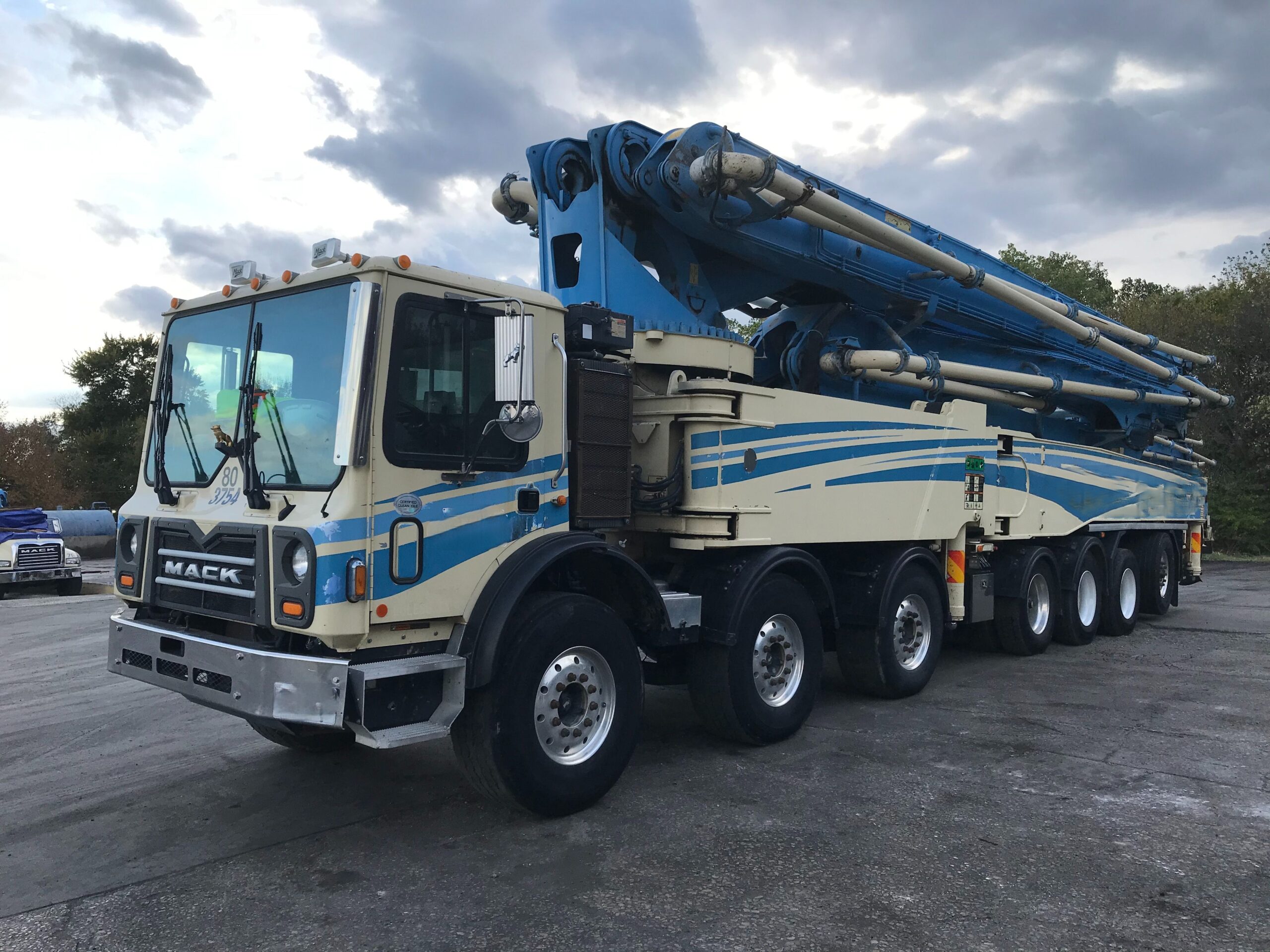 コンクリートポンプトラック 建設機械 EVERDIGM ECP52CX 52m級